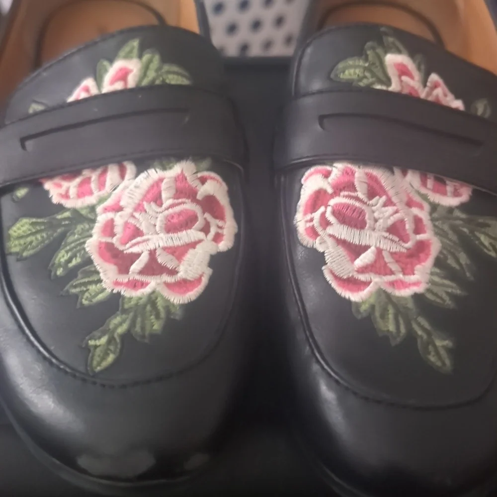 Seven Dials Black Embroidery Floral Loafers Size 8.5
